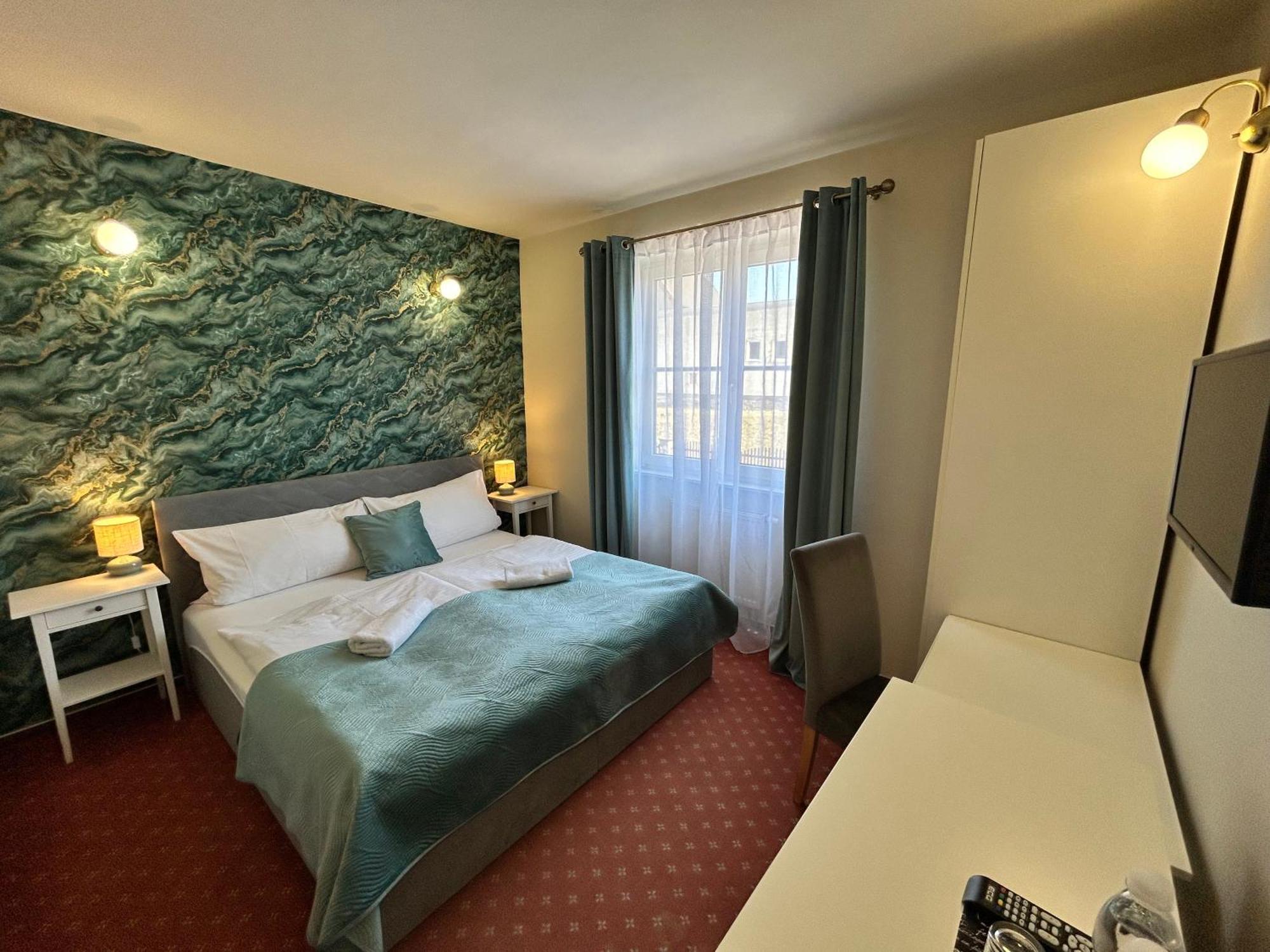 Hotel Brixen Гавличкув-Брод Экстерьер фото
