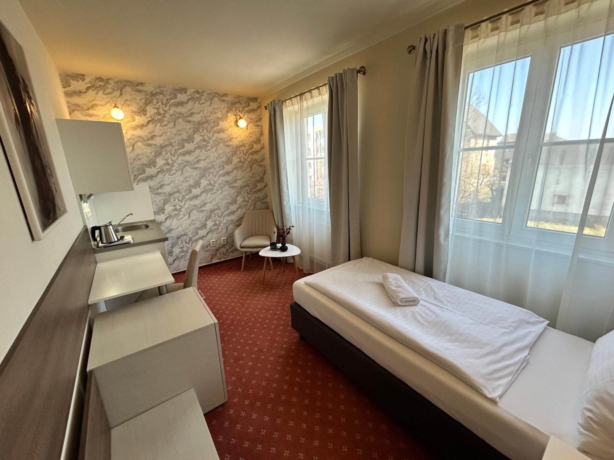 Hotel Brixen Гавличкув-Брод Экстерьер фото